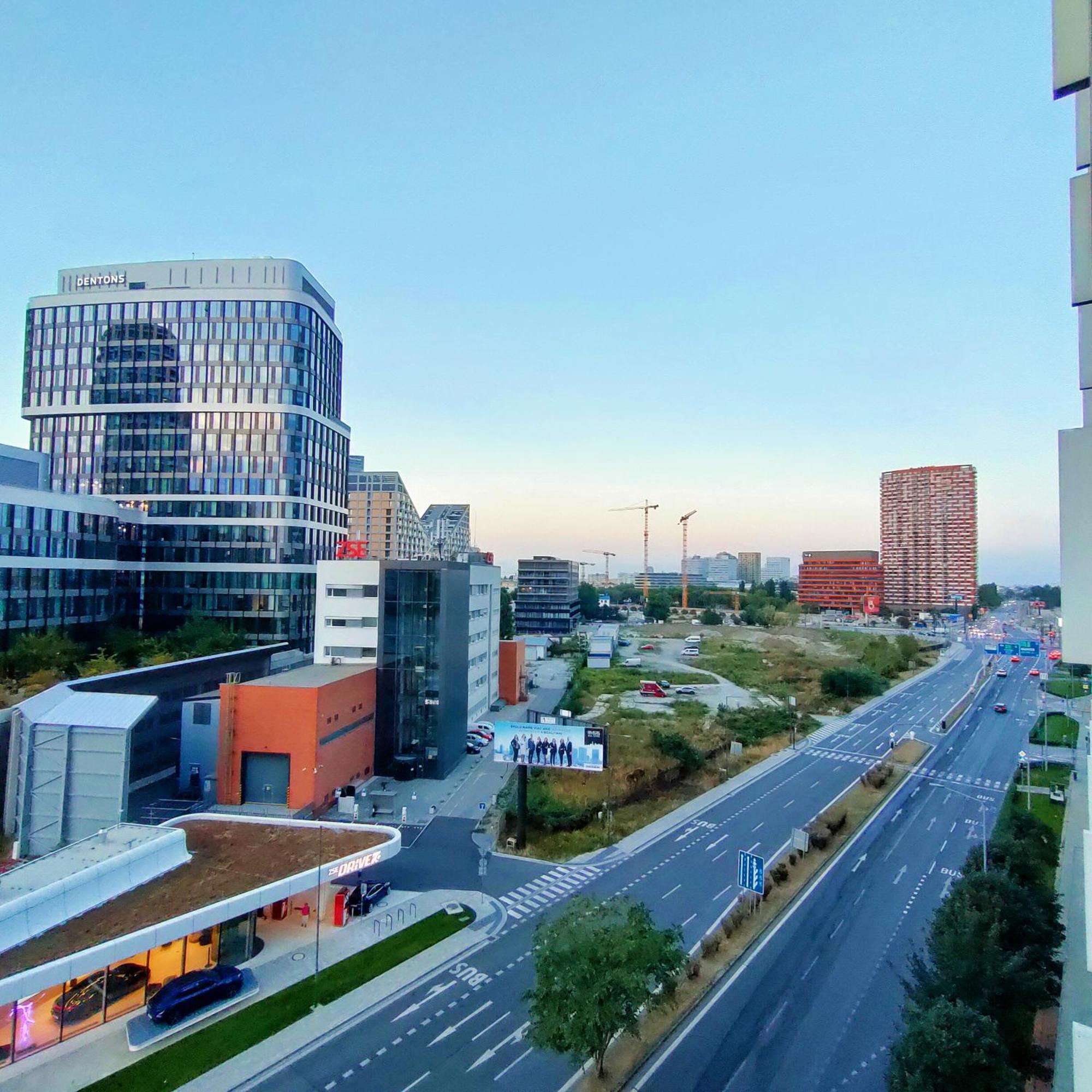 Sag Panorama City Free Parking Bratislava Exteriör bild